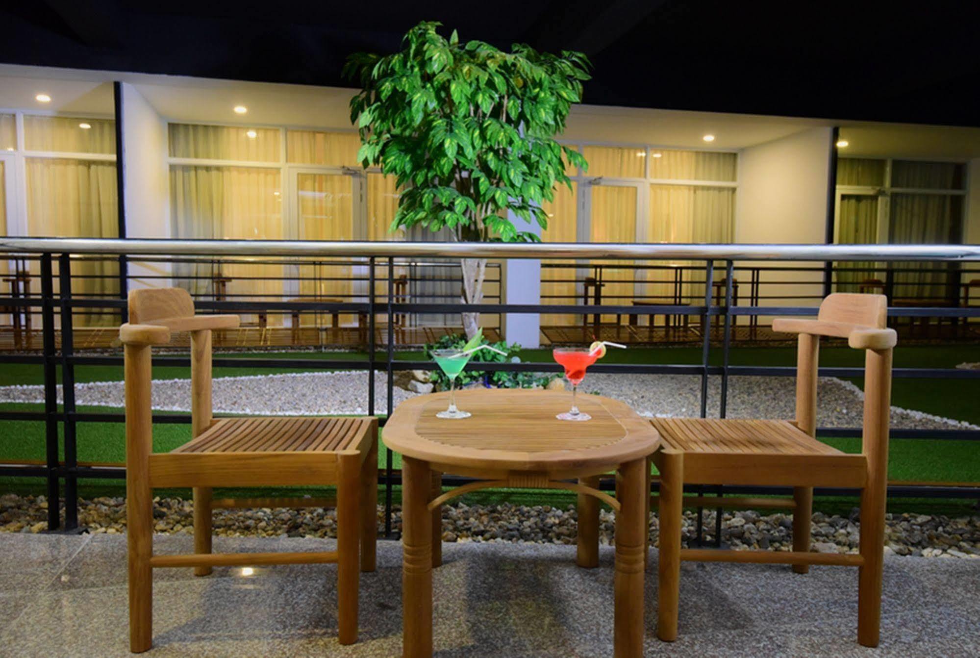 Отель Taw Win Garden Янгон